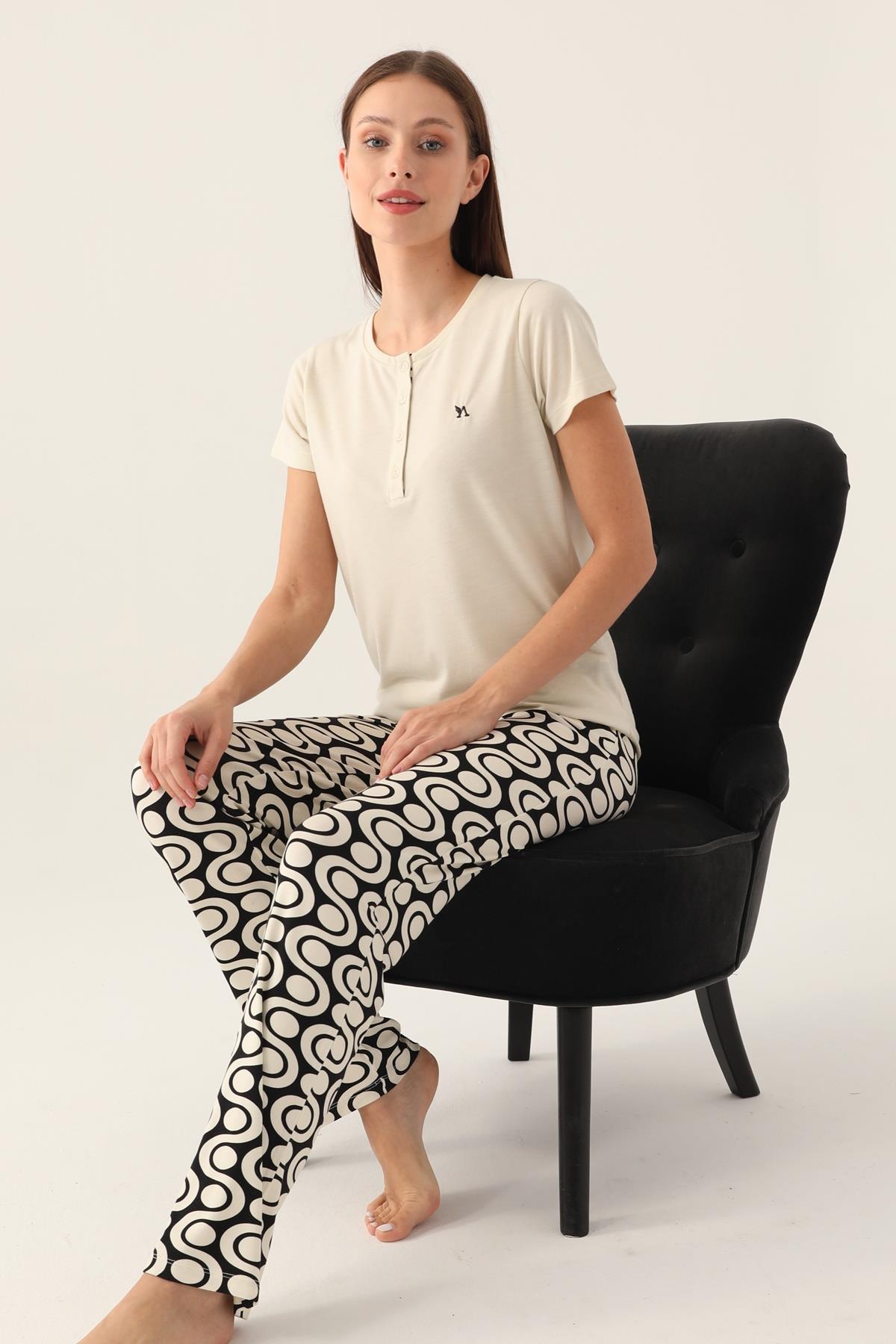Arnetta Düğmeli Yaka Geometrik Desenli Kadın Pijama Takımı,Büyük Beden Pijama, %100 Pamuklu