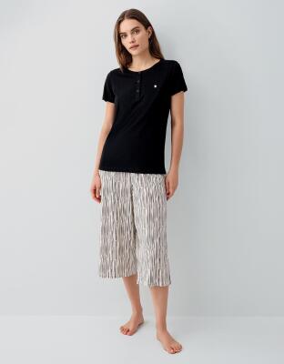 Kadın %50 Pamuk %50 Modal Kapri Pijama Takımı – Düğmeli Kısa Kollu Üst ve Kapri Alt, Rahat Kesim, - 2