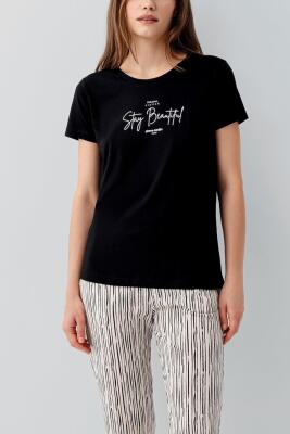 Kadın Modal Pamuklu Pijama Takımı – Kısa Kollu Tişört ve Çizgili Alt, Rahat Kesim, Cep Detaylı - 3