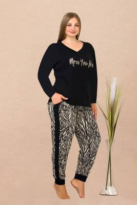 REN - Kadın Siyah Uzun Kollu V Yaka Büyük Beden Pijama Takım, Üst Yazı Baskılı , Alt dar paça cepli ve zebra Desenli, Viskon Kumaş (1)