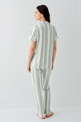 Kadın Yazlık %100 Pamuk Cepli Pijama Takımı – Kısa Kollu, Çizgili Alt, Rahat Ev Giyimi - 4