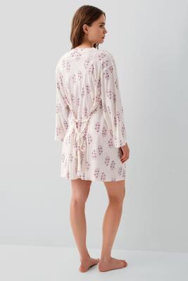 Pierre Cardin Kadın 3’lü Kutulu Pijama Takımı %50 Pamuk %50 Modal – Askılı Atlet, Cepli Şort ve Sabahlık, Tam Kalıp - 8