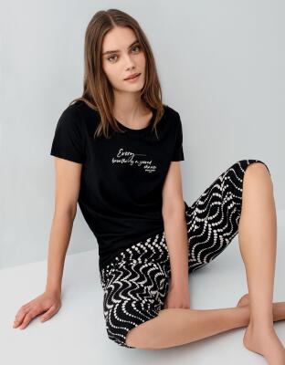 Kadın Baskılı Kapri Pijama Takımı – %50 Pamuk %50 Modal, Kısa Kollu Üst & Desenli Kapri Alt, Rahat Kalıp, Büyük Beden Seçenekli - 5