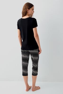 Kadın Baskılı Kapri Pijama Takımı – %50 Pamuk %50 Modal, Kısa Kollu Üst & Desenli Kapri Alt, Rahat Kalıp, Büyük Beden Seçenekli - 4