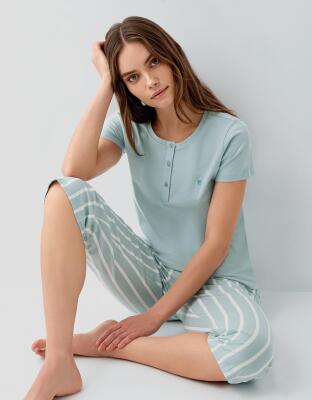 Pierre Cardin Kadın Kısa Kollu Kapri Pijama Takımı – %50 Modal %50 Pamuk, Çizgili Alt, Düğmeli Üst - 1